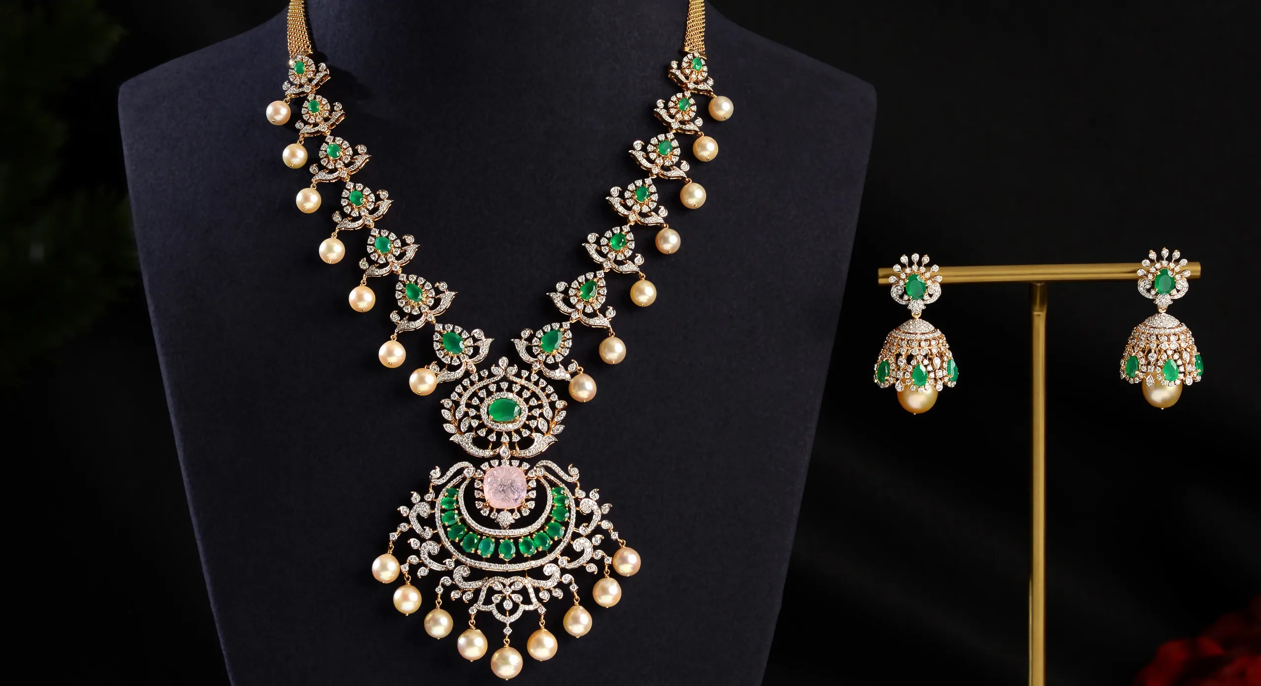 Majestic emerald jewellery for a Taurus woman